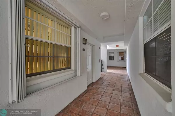 North Miami Beach, FL 33160,3105 NE 184th St #7106