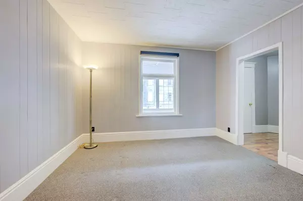 Stratford, ON N5A 3S5,282 Douro ST