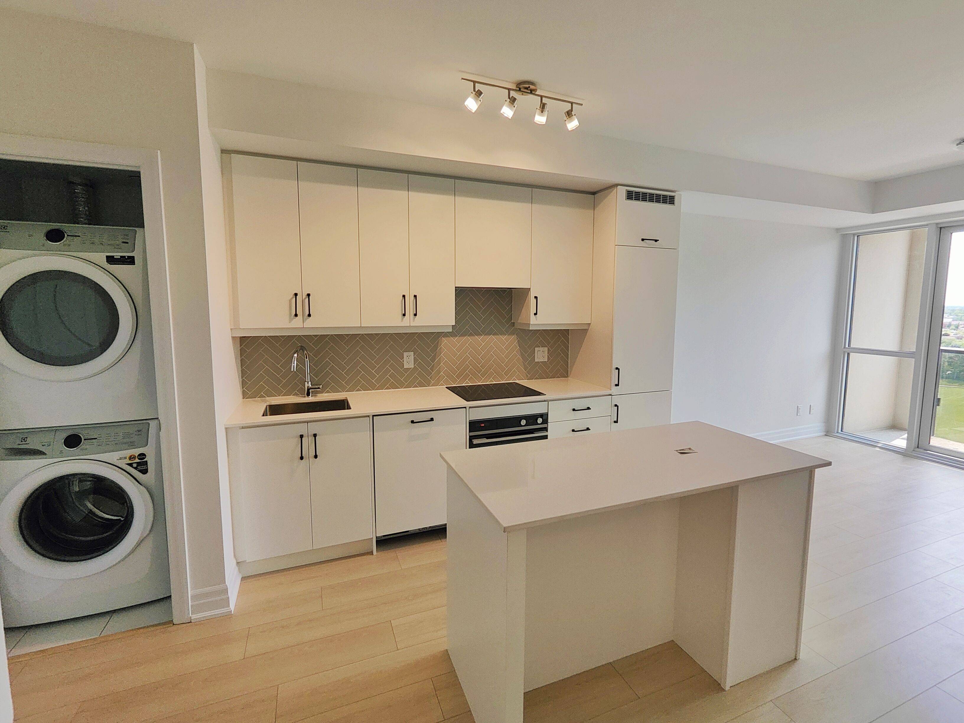 Mississauga, ON L5B 0N3,36 Elm DR #1208