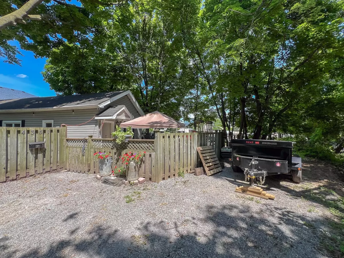 Niagara Falls, ON L2E 3R5,4351 Burch PL