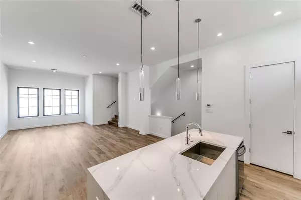 Dallas, TX 75215,1771 Novela Way