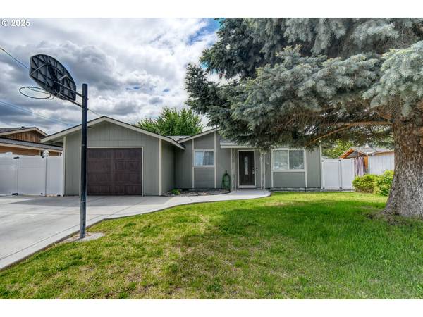 914 E RIDGEWAY AVE, Hermiston, OR 97838