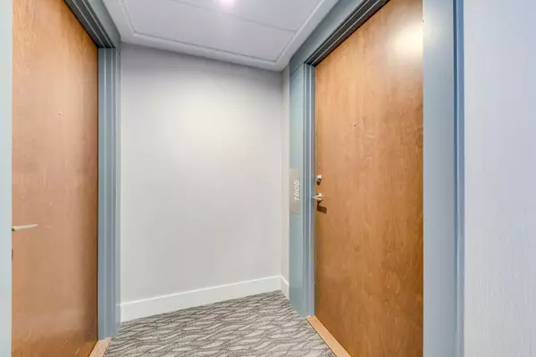 Toronto W06, ON M8V 0C1,2220 Lake Shore BLVD W #1605