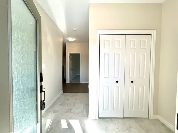 Belleville, ON K8N 0T1,43 Athabaska DR