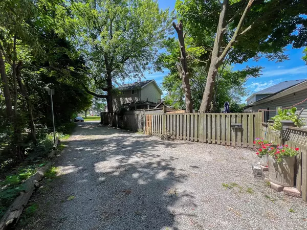 Niagara Falls, ON L2E 3R5,4351 Burch PL