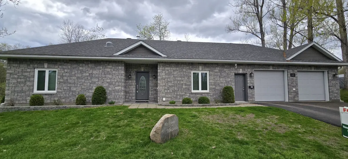 Laurentian Valley, ON K8A 7T4,10 Indian CT