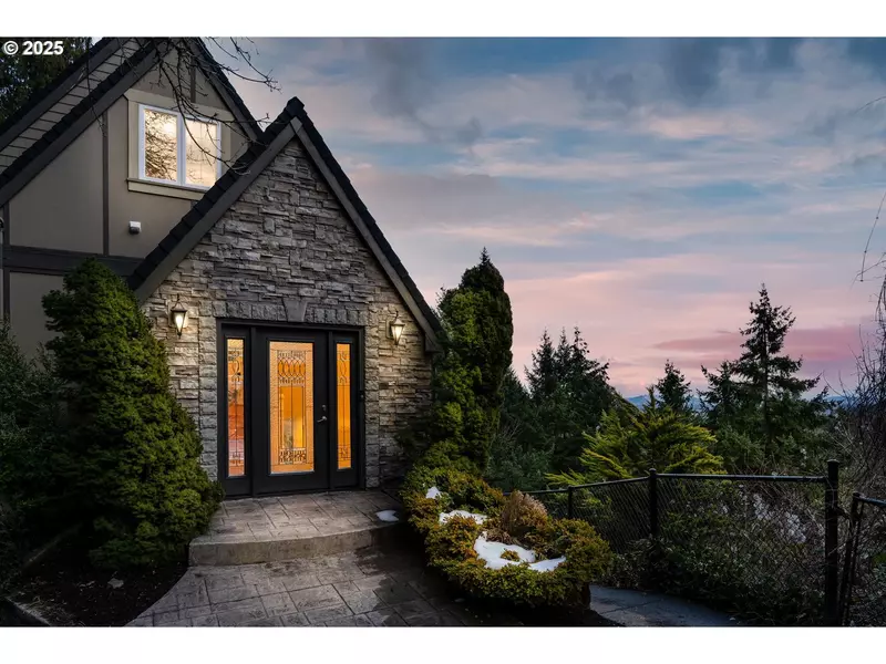 2740 NW CALUMET TER, Portland, OR 97210