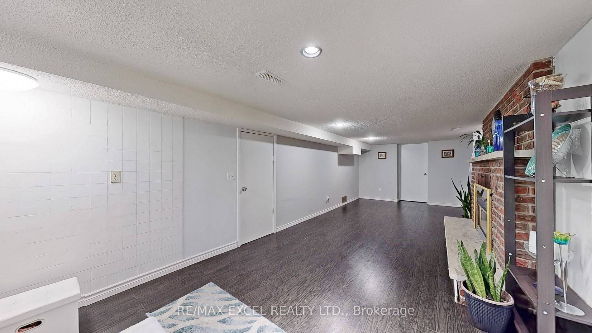 Oshawa, ON L1G 5W9,230 Roxborough AVE