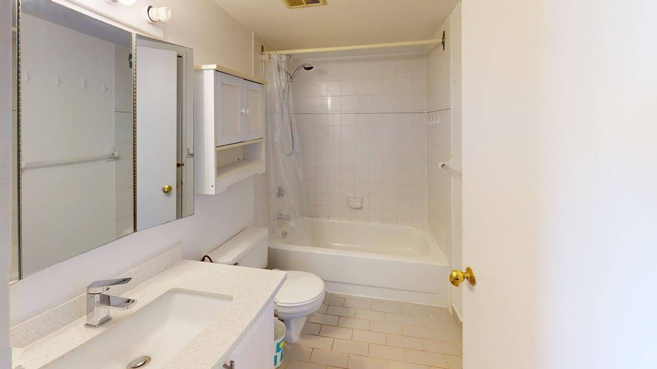 Toronto E09, ON M1E 5E6,3050 Ellesmere RD #1019