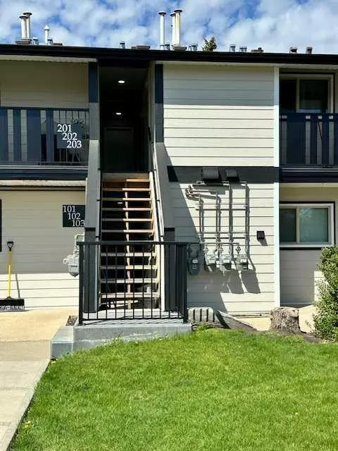 Red Deer, AB T4N 6S5,54 Bell ST #202