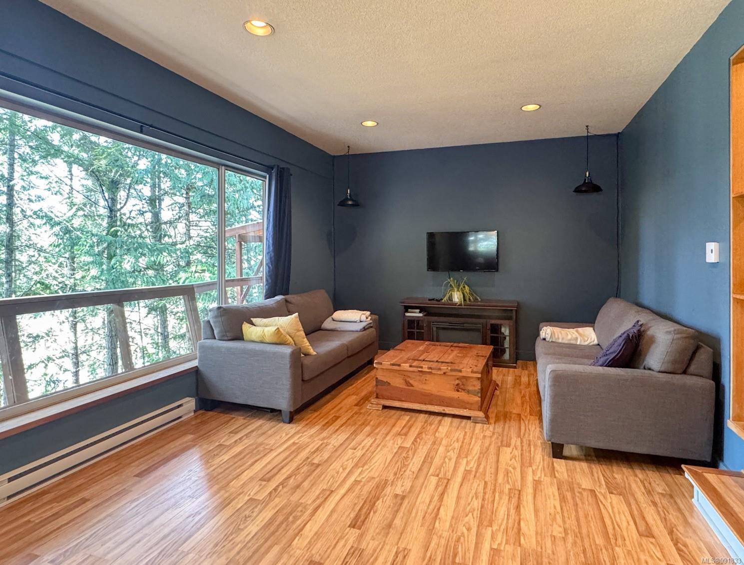 Gabriola Island, BC V0R 1X2,275 Foster Close