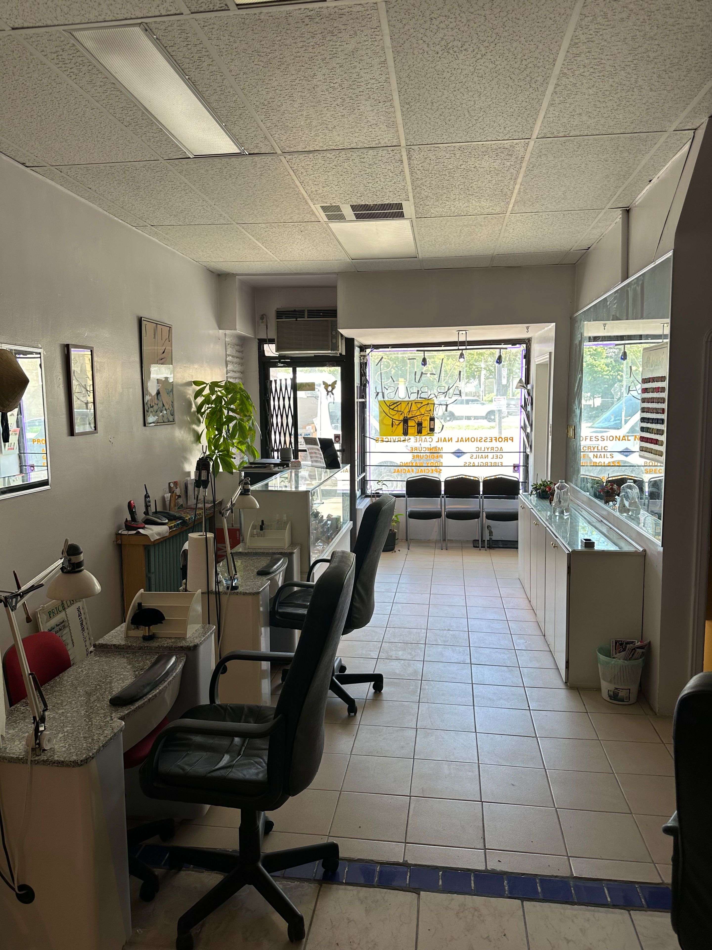 Toronto E03, ON M4B 1N4,2877 St Clair AVE E