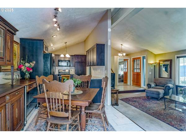 Eugene, OR 97401,141 W 39TH AVE