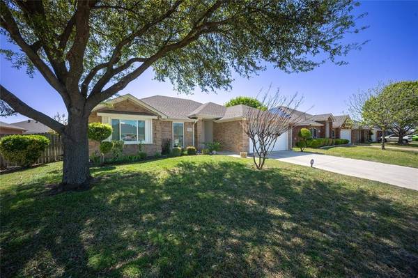 935 Morgan Drive, Burleson, TX 76028