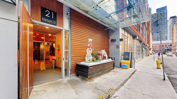 21 Nelson ST #Lph28, Toronto C01, ON M5V 3H9