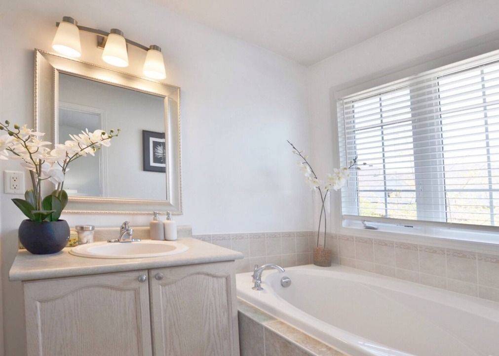 Alta Vista And Area, ON K1G 6P7,5 Great Oak Private