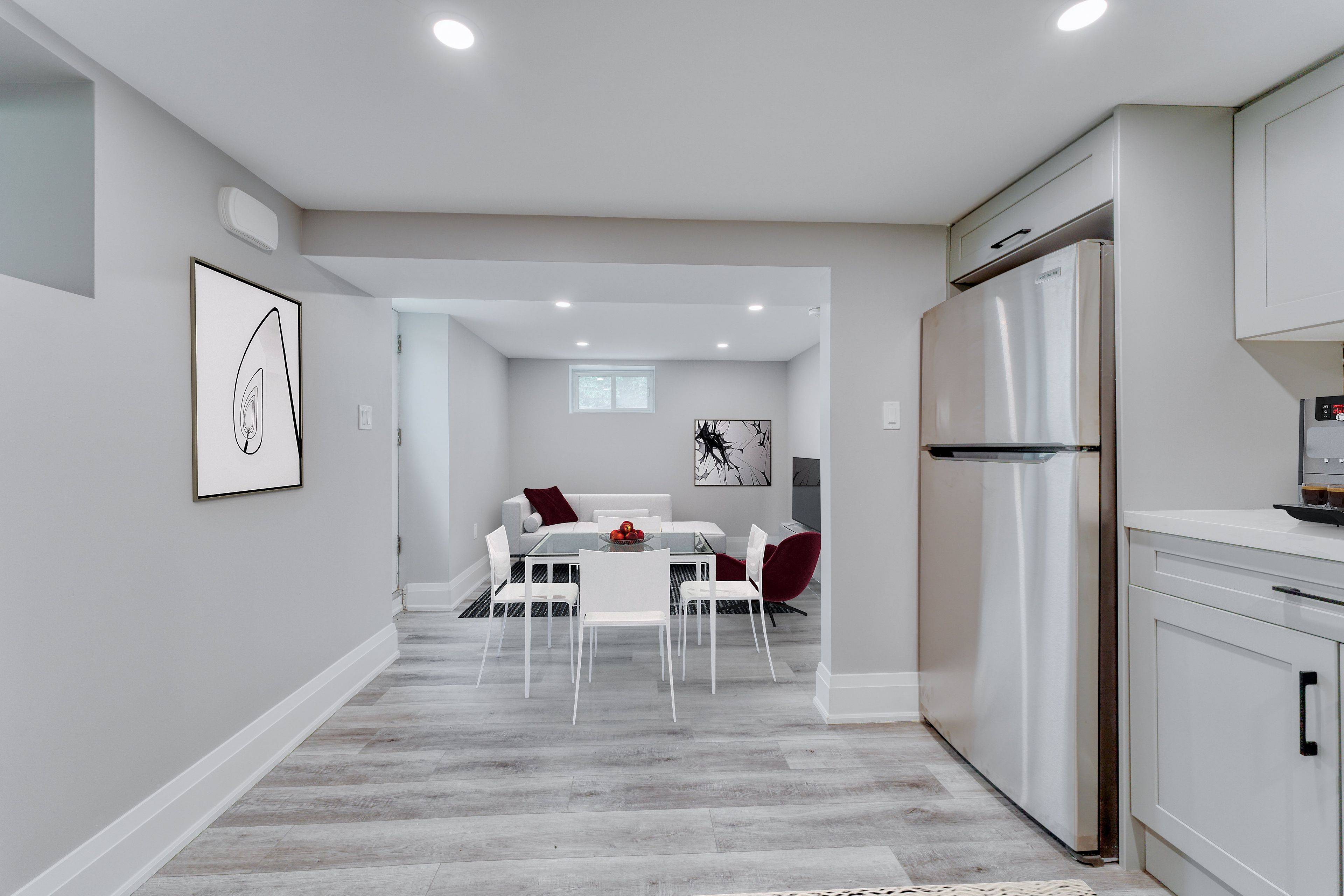 Kingston, ON K7L 1M7,130 CARRUTHERS AVE #2