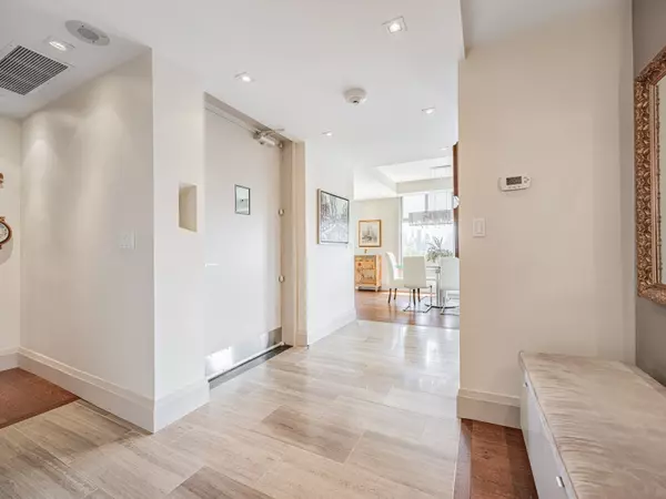 Toronto C02, ON M4V 2H7,423 Avenue RD #8