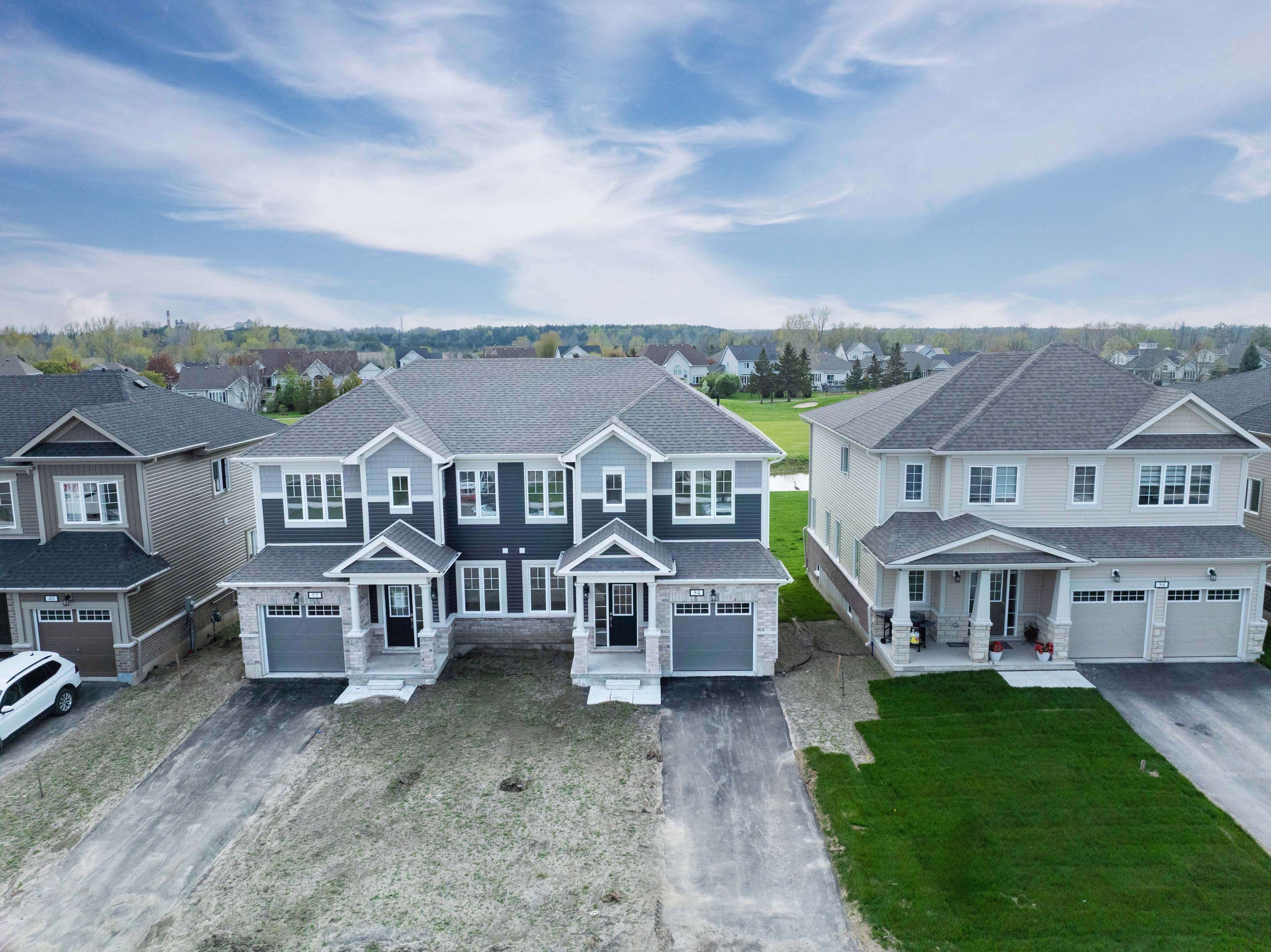 Loyalist, ON K0H 1G0,54 Golf Links DR