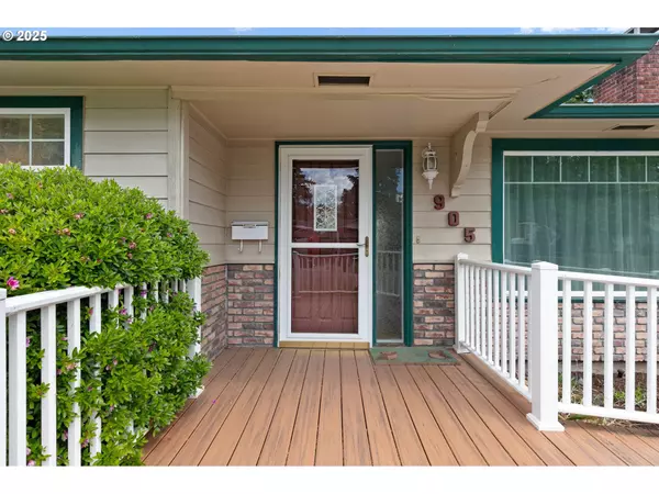 Eugene, OR 97402,905 HUGHES ST