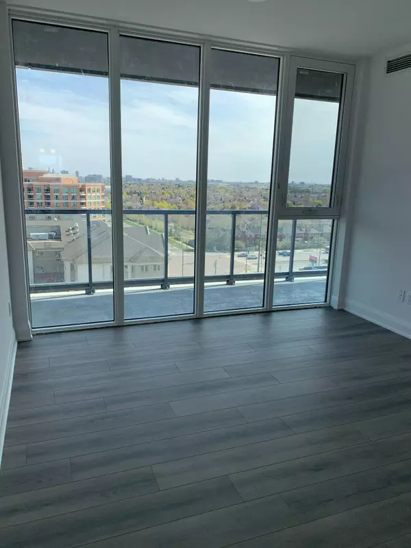 10 Gatineau DR W #1005, Vaughan, ON L4J 0L2
