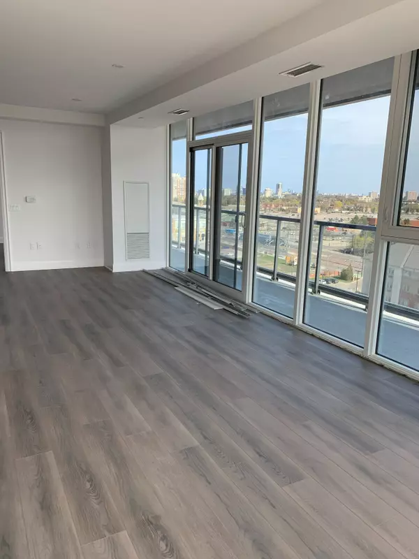 Vaughan, ON L4J 0L2,10 Gatineau DR W #1005