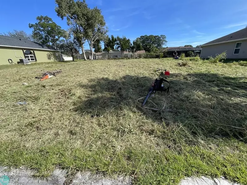1665 SE Airoso Blvd, Port St Lucie, FL 34984