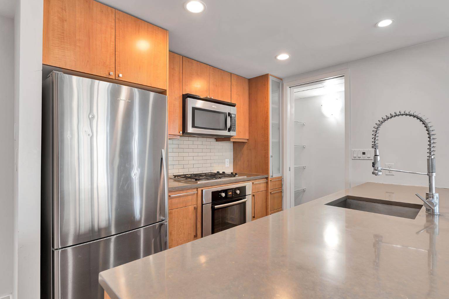 Calgary, AB T2R 0P4,1118 12 AVE Southwest #901