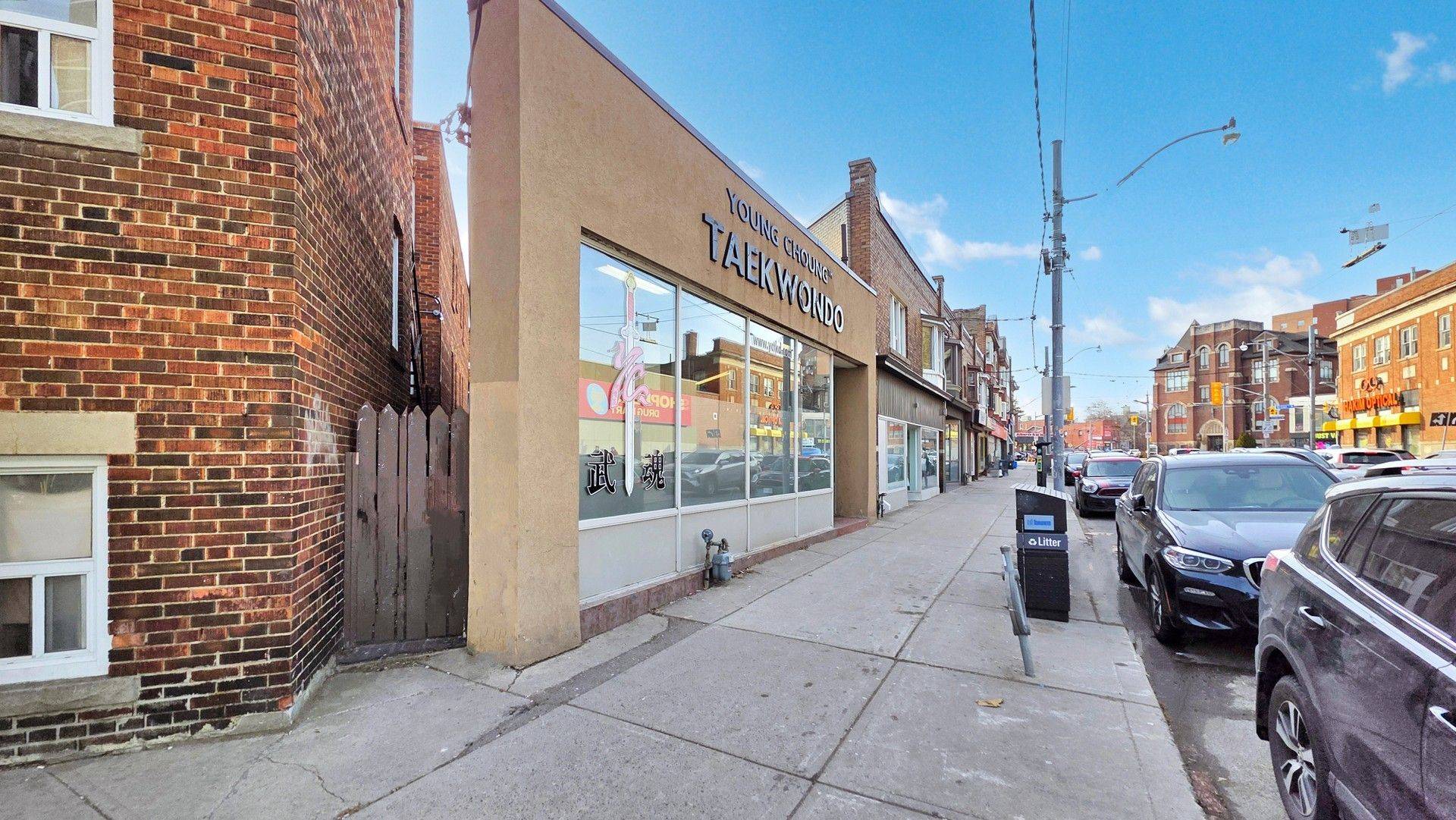 Toronto C02, ON M6G 2N4,44 Vaughan RD