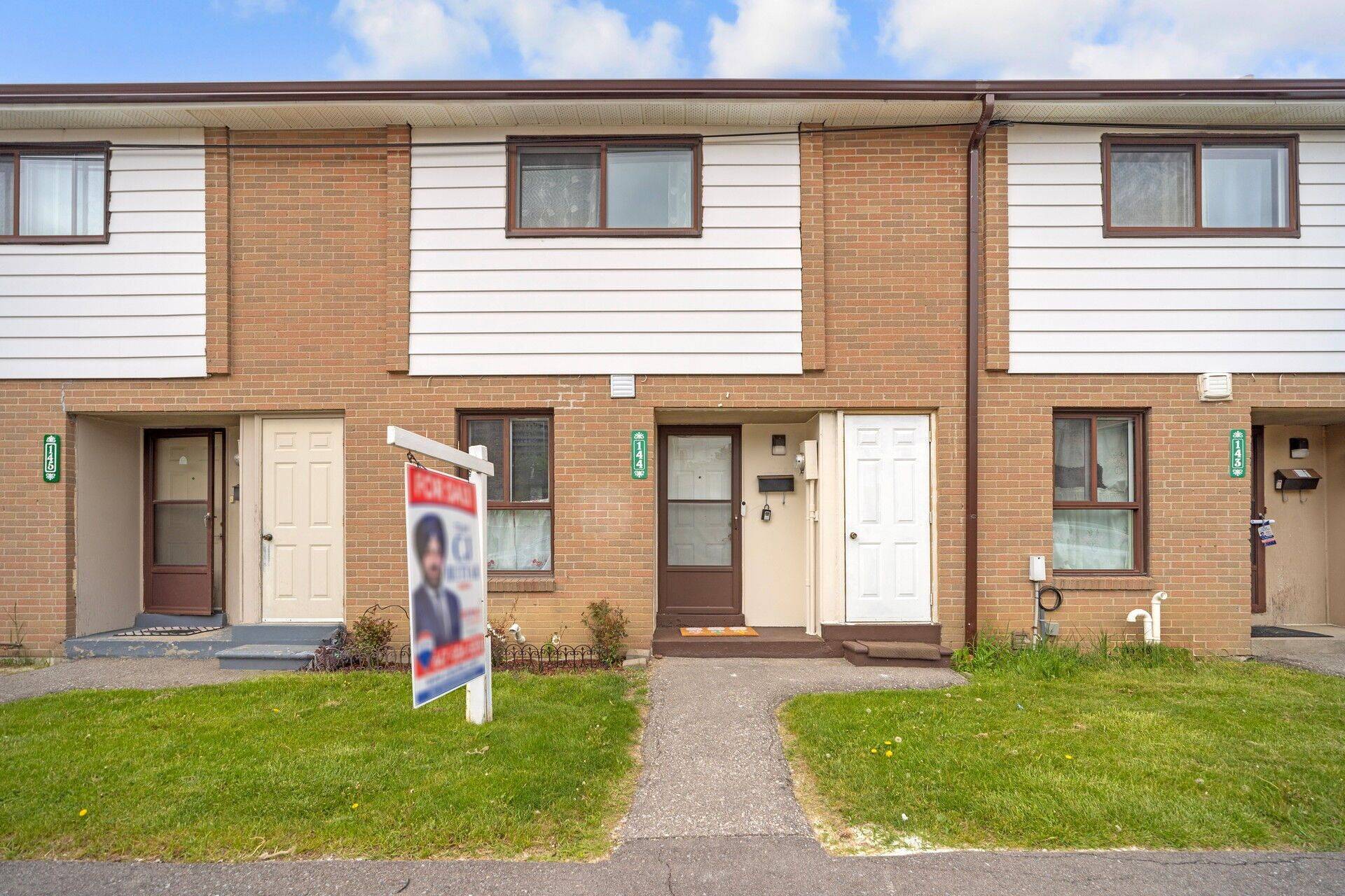 144 Fleetwood CRES, Brampton, ON L6T 2E6