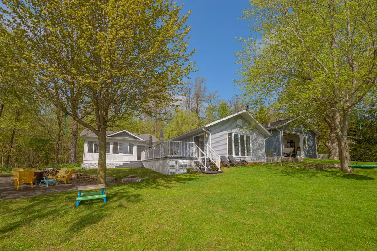 Mapleton, ON N0G 1P0,1001 Road 10 W RD W