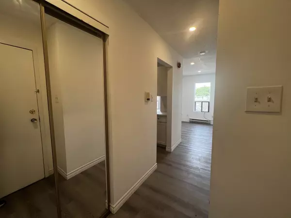 Toronto C02, ON M6C 1B9,102 Greensides AVE #11