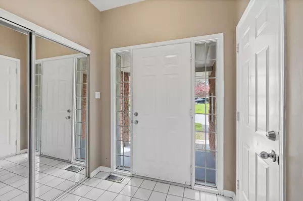 Kanata, ON K2T 1B3,11 Highmont CT