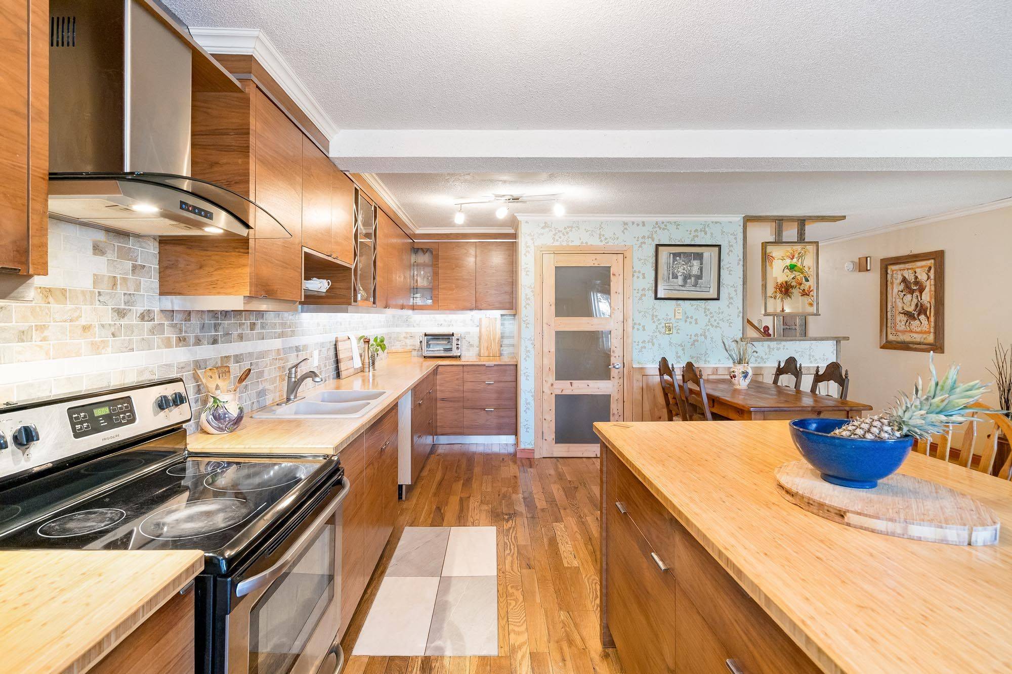 Barrie, ON L4N 5T7,89 Melinda CRES