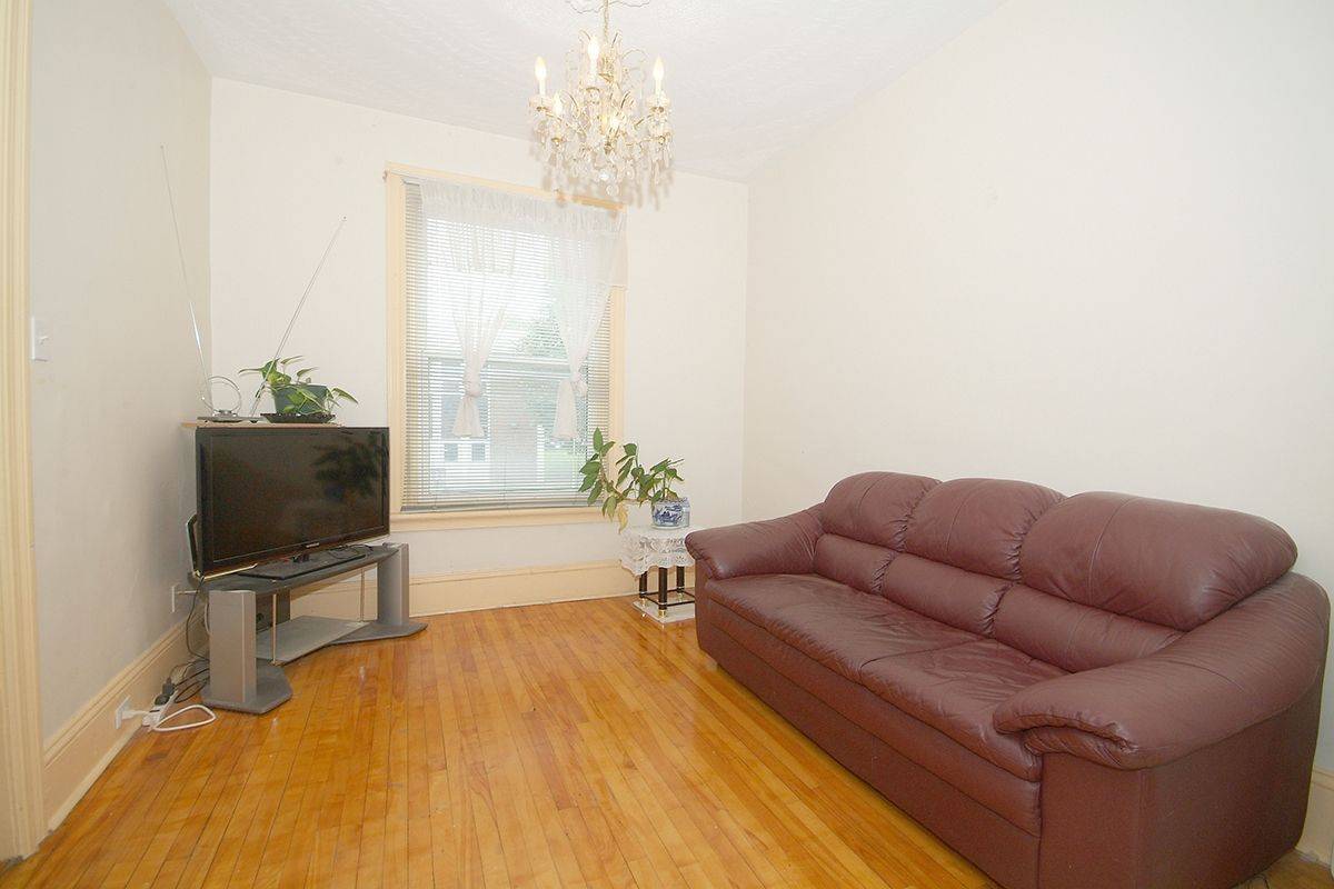 Ottawa Centre, ON K1R 6E4,153 Percy ST