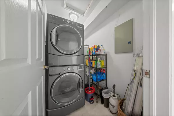 Barrie, ON L4N 7K2,25 Meadow LN #303