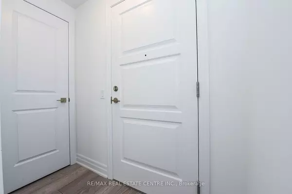 Mississauga, ON L5B 1L9,36 Elm DR W #3209