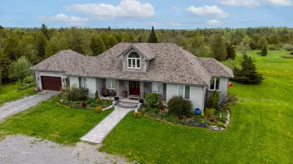 3072 Whites RD,  Selwyn,  ON K0L 2H0