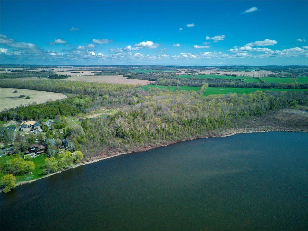 Scugog, ON L0B 1E0,242 Summit DR