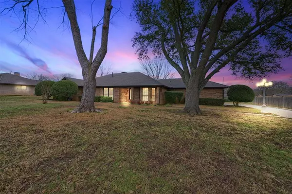 5509 Camino Dos Lagos Drive,  Sherman,  TX 75090