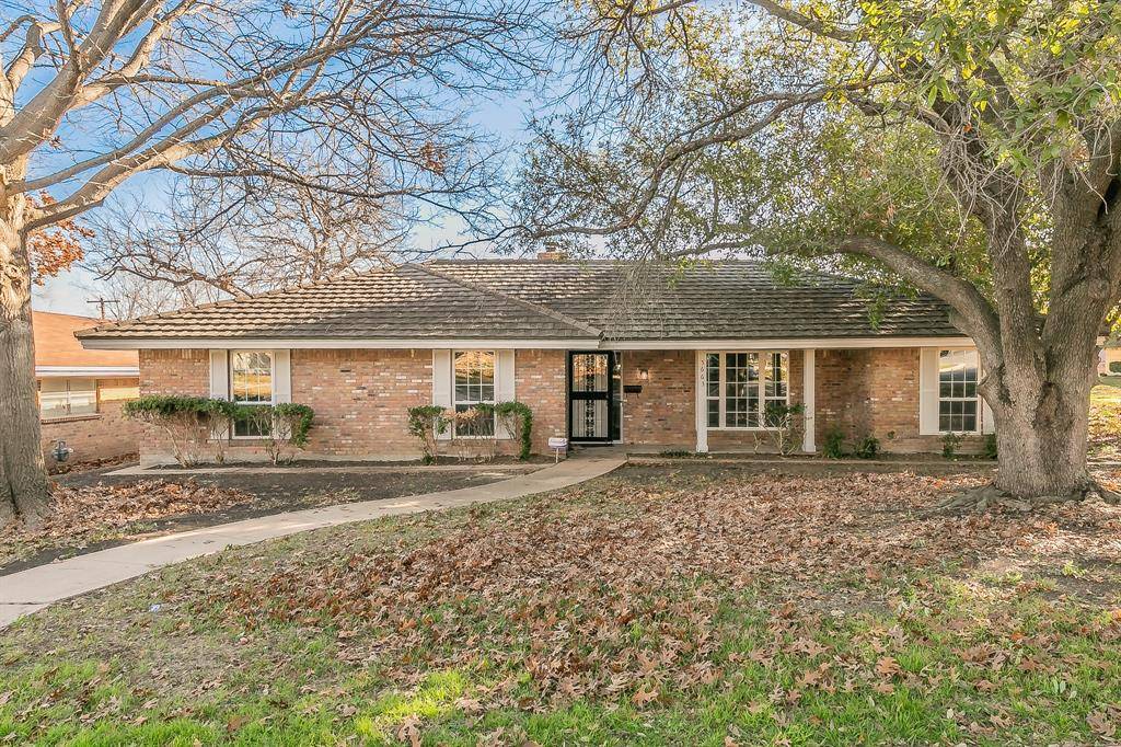 5663 Vega Drive,  Fort Worth,  TX 76133