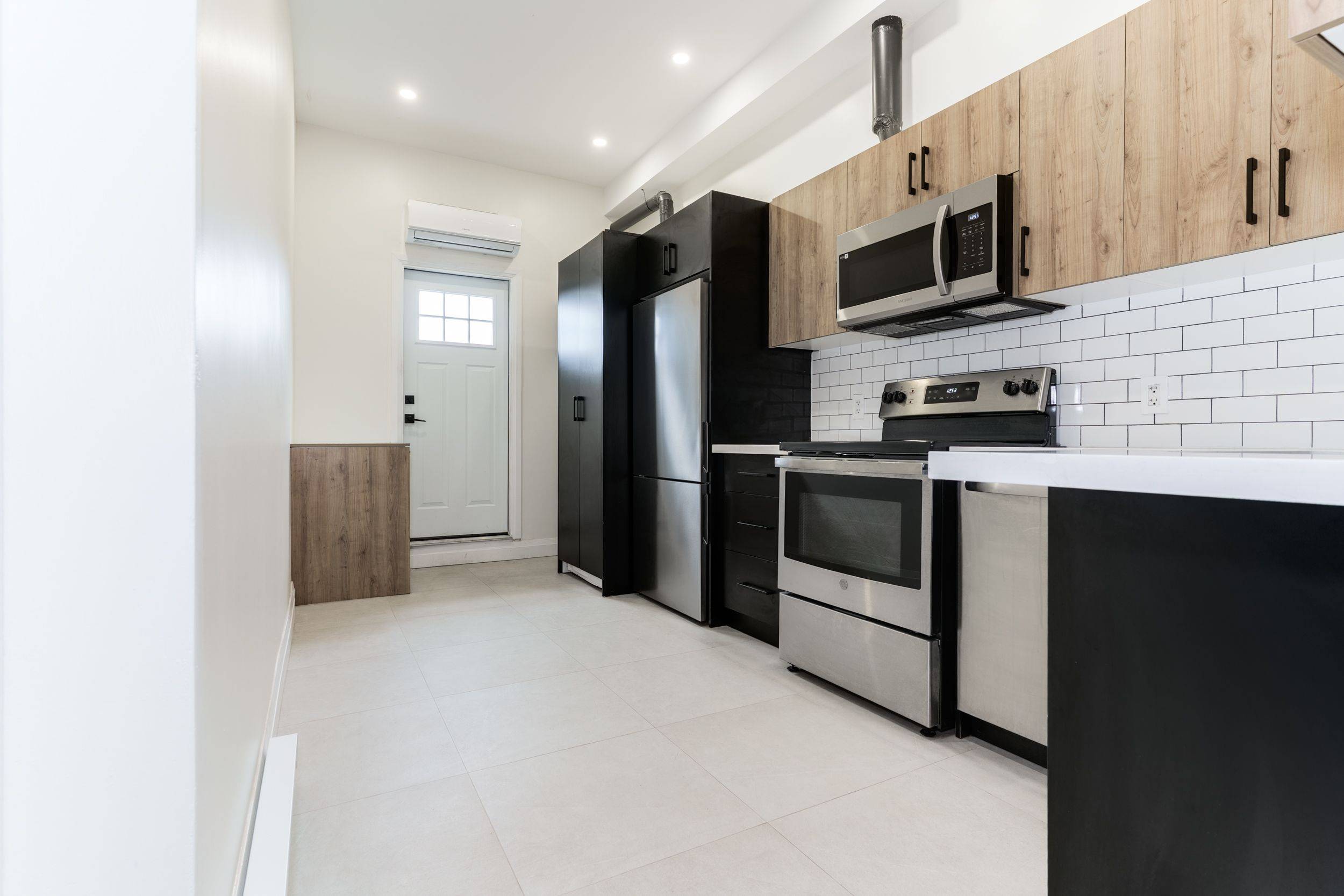 414 Spadina AVE #2, Toronto C01, ON M5T 2G7