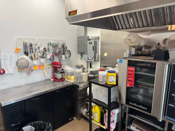 Markham, ON L6C 0M5,9390 woodbine AVE #1CF6