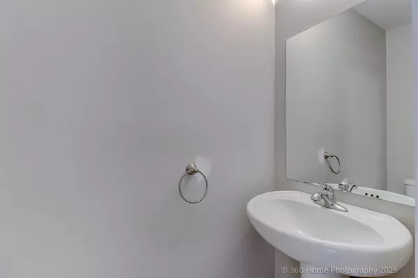 Mississauga, ON L5G 0B3,560 Mermaid CRES