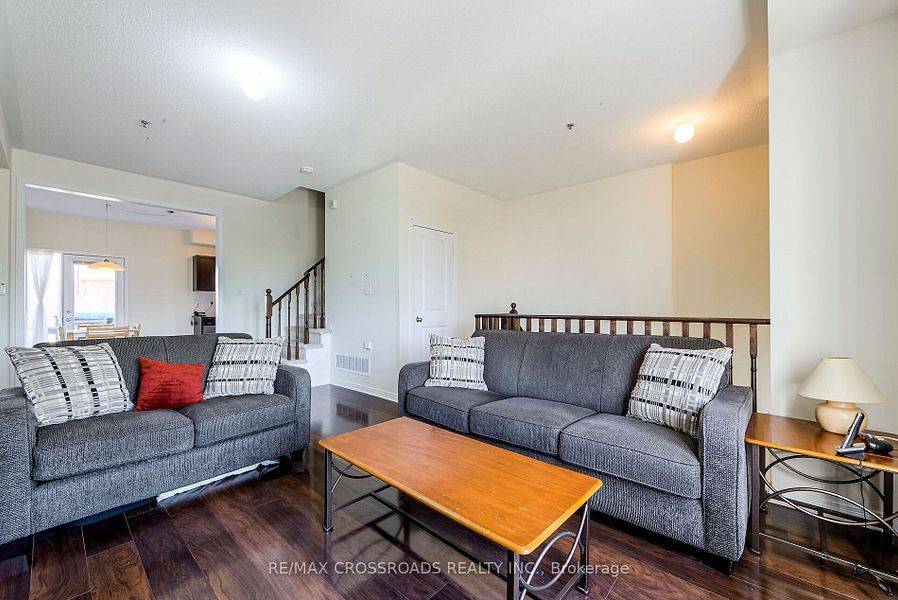 Toronto C13, ON M4A 0A4,25D Hobson AVE