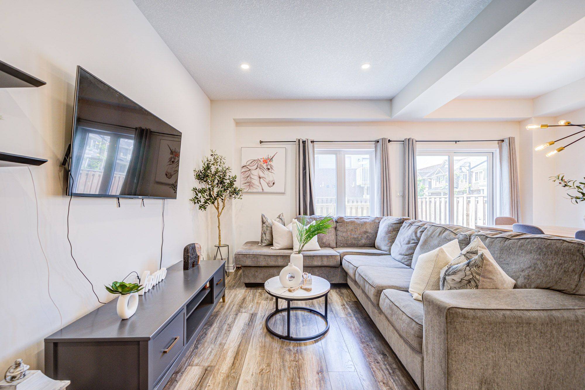 Hamilton, ON L9K 0J9,31 Garlent AVE