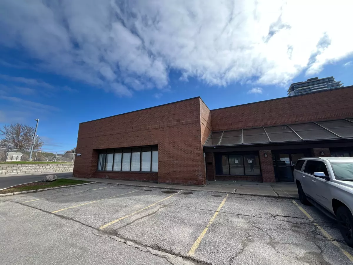 Pickering, ON L1W 3R4,1410 Bayly ST #17