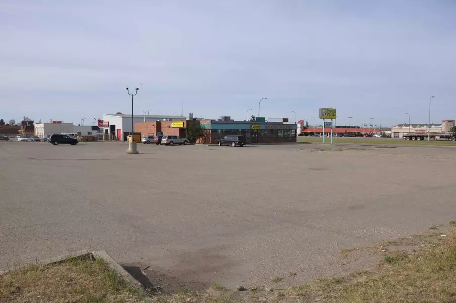 12309 100 ST, Grande Prairie, AB T8V 4H1