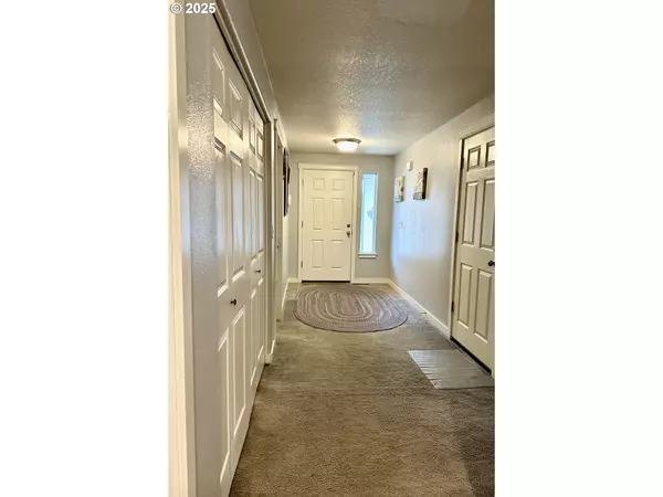 Madras, OR 97741,921 SE KIERRA PL