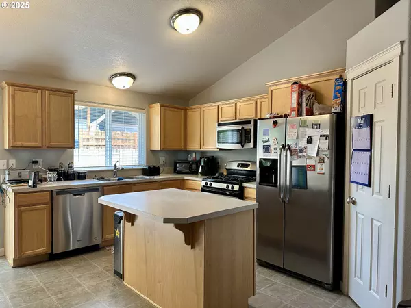 Madras, OR 97741,921 SE KIERRA PL